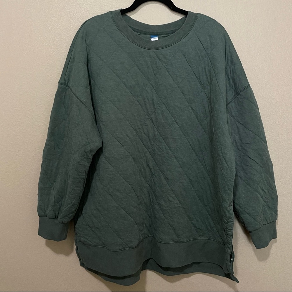 ✨OLD NAVY✨ Quilted Crewneck